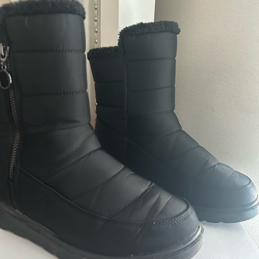 Top Moda Women’s Winter Boots- Size 9- Black
